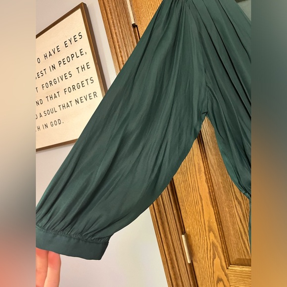 Emerald green top - Picture 5 of 5